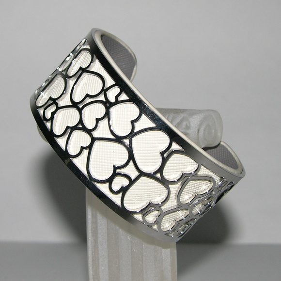 Resizeable Leather & Silver Heart Cuff - Picture 3 of 6